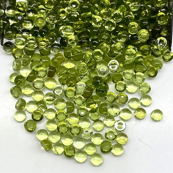 Set of 2x Peridot Natural Cabachon ✨️ .3cts each - Picture 2 of 2